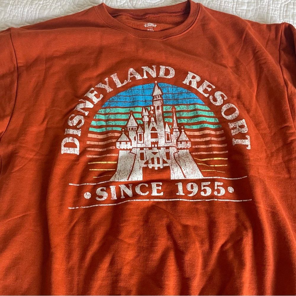 - NWT - disneyland crewneck rust orange